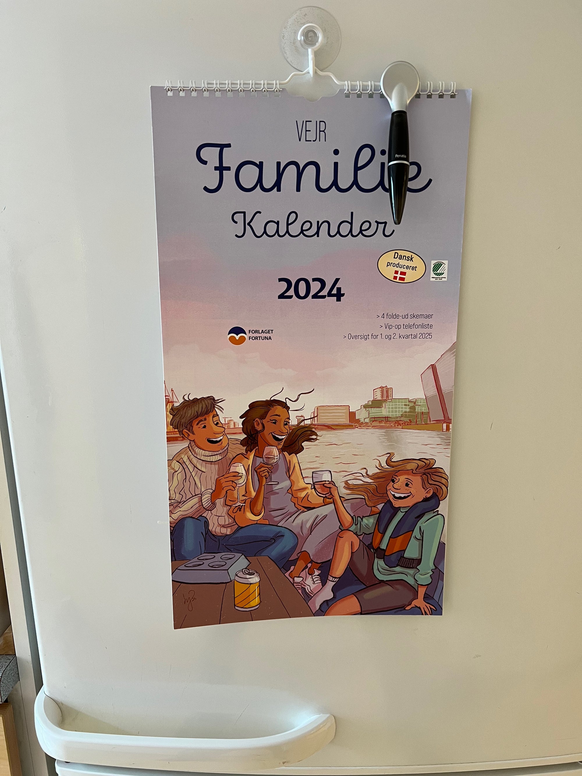 Familiekalender VEJR 5-pers. - PAKKE inkl. Sugekop og Magnetpen