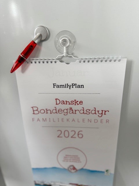 Familiekalender DYR Kalenderåret 2026, 5-pers. - PAKKE inkl. Sugekop og Magnetpen