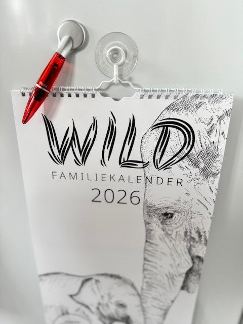 Familiekalender WILD Kalenderåret 2026, 5-pers. - PAKKE inkl. Sugekop og Magnetpen