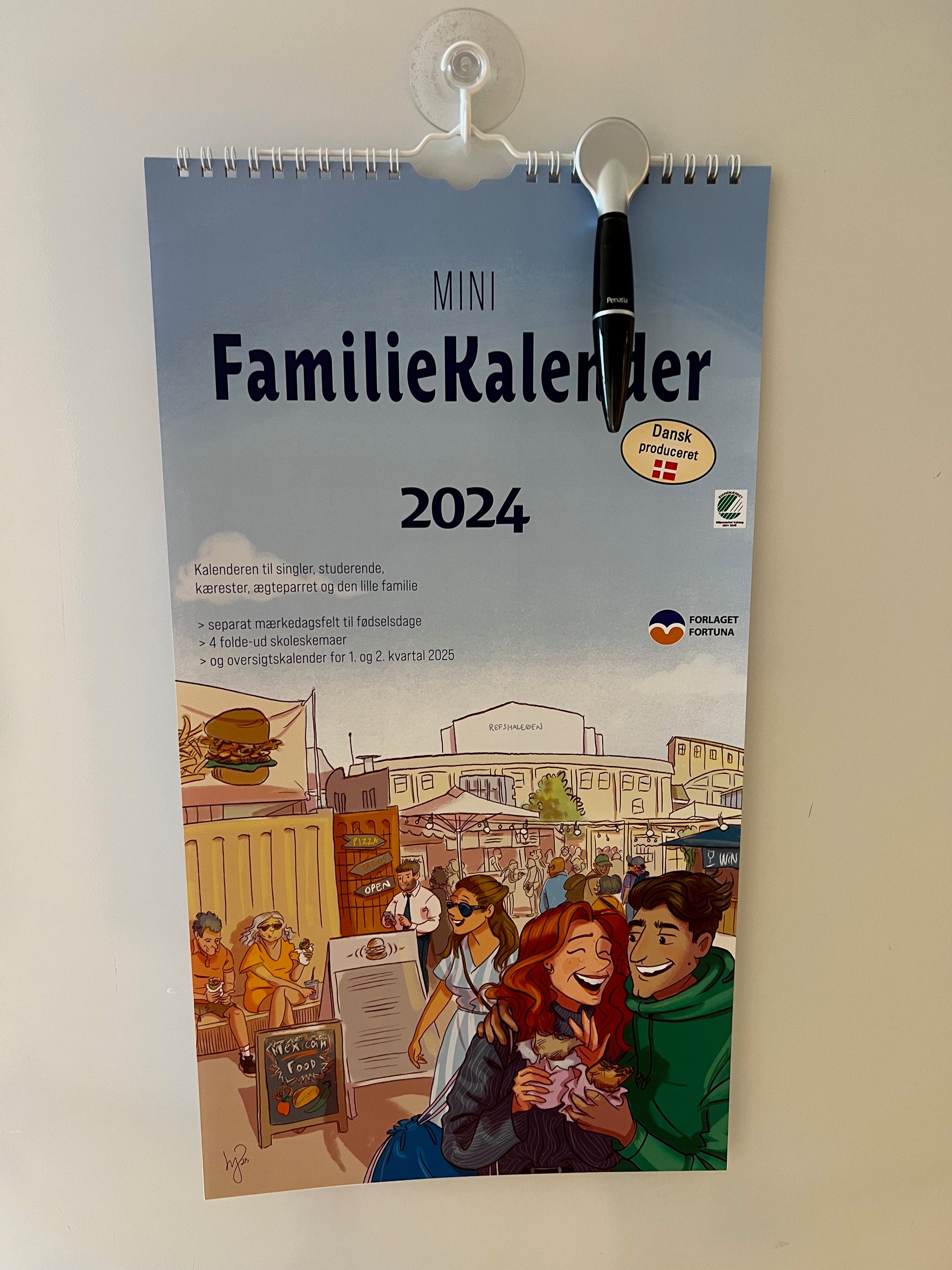 Familiekalender MINI 3-pers. - PAKKE inkl. Sugekop og Magnetpen