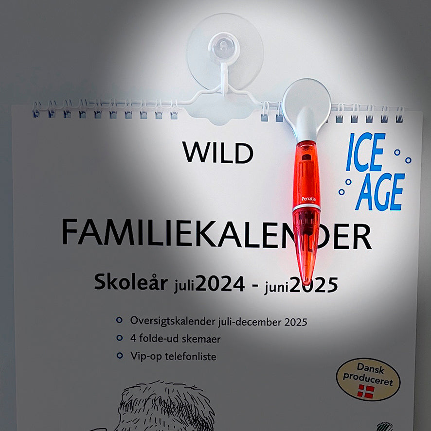 Familiekalender WILD 2024/25, 5-pers. - PAKKE inkl. Sugekop og Magnetpen